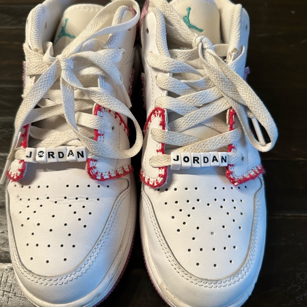 Jordan 1 Low White Light Bordeuax (GS) youth size 7